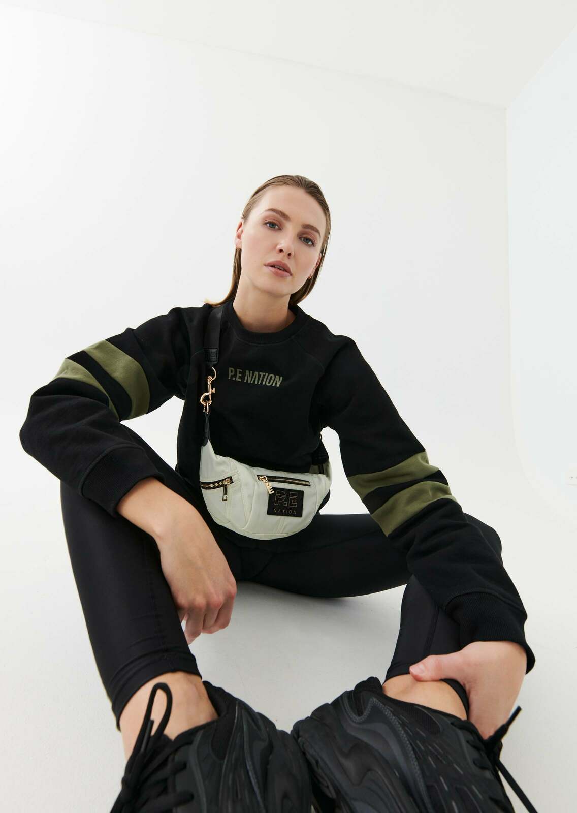 BOUNDARY LINE SWEAT IN BLACK
