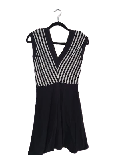 Paris Black and white sleeveless knit dress Size 8