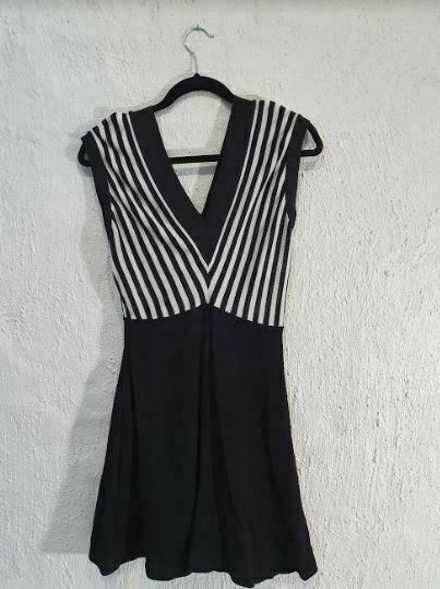 Paris Black and white sleeveless knit dress Size 8