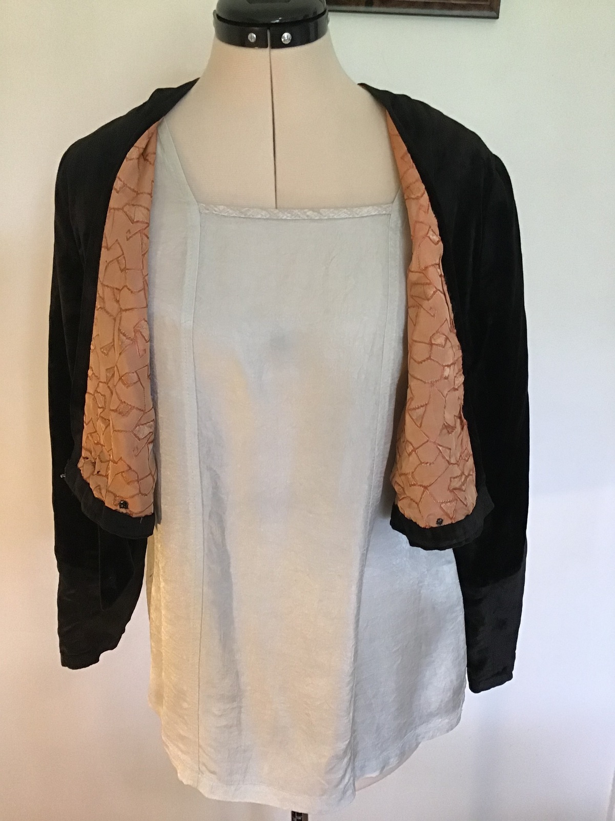 Vintage 1940s Black velvet, bolero length evening jacket AirRobe