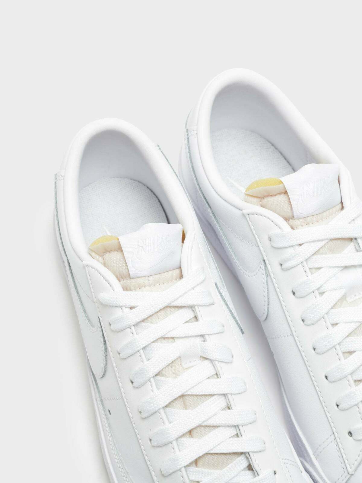 nike blazer low triple white