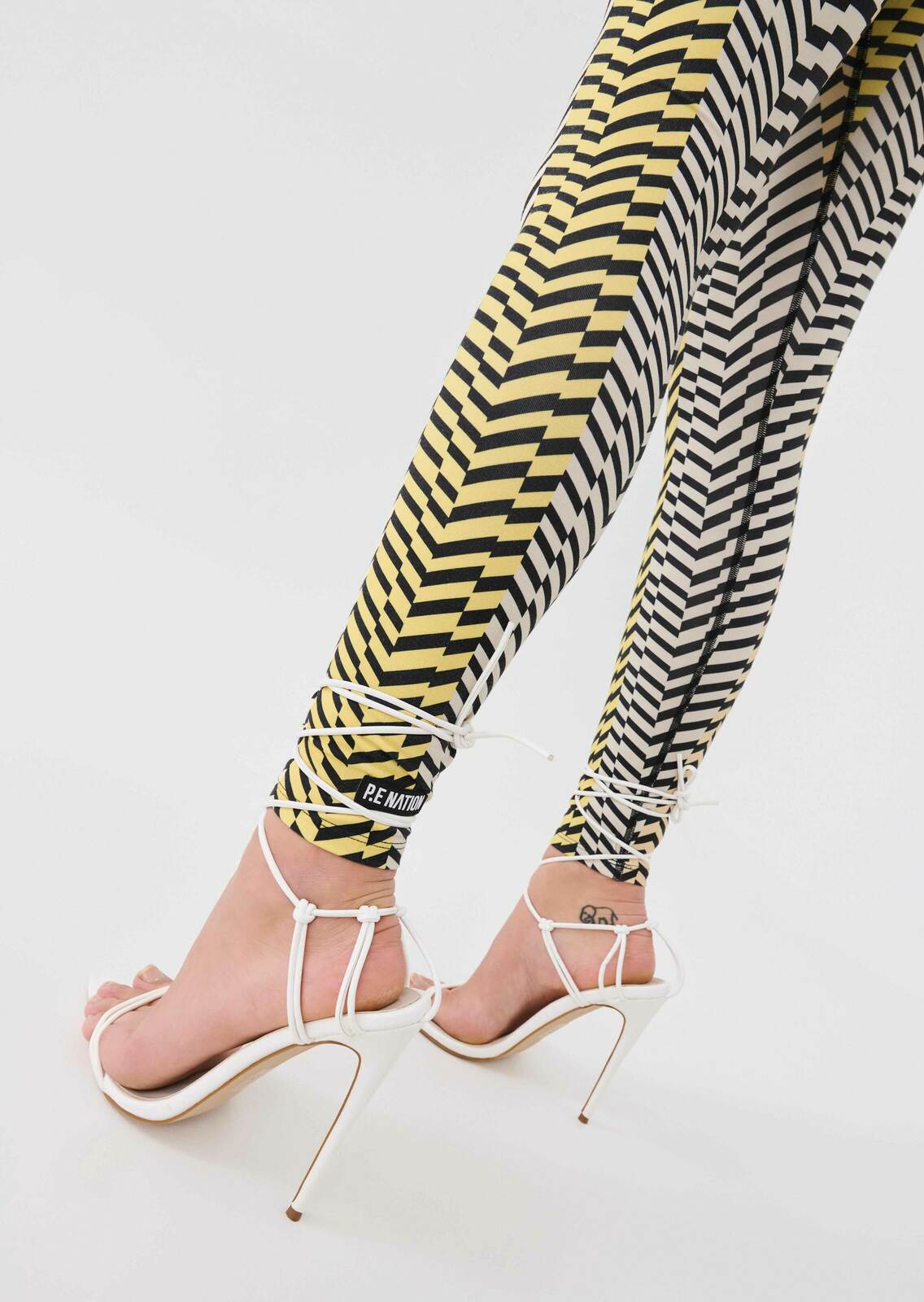 ABSTRACTION LEGGING IN ZIG ZAG PRINT