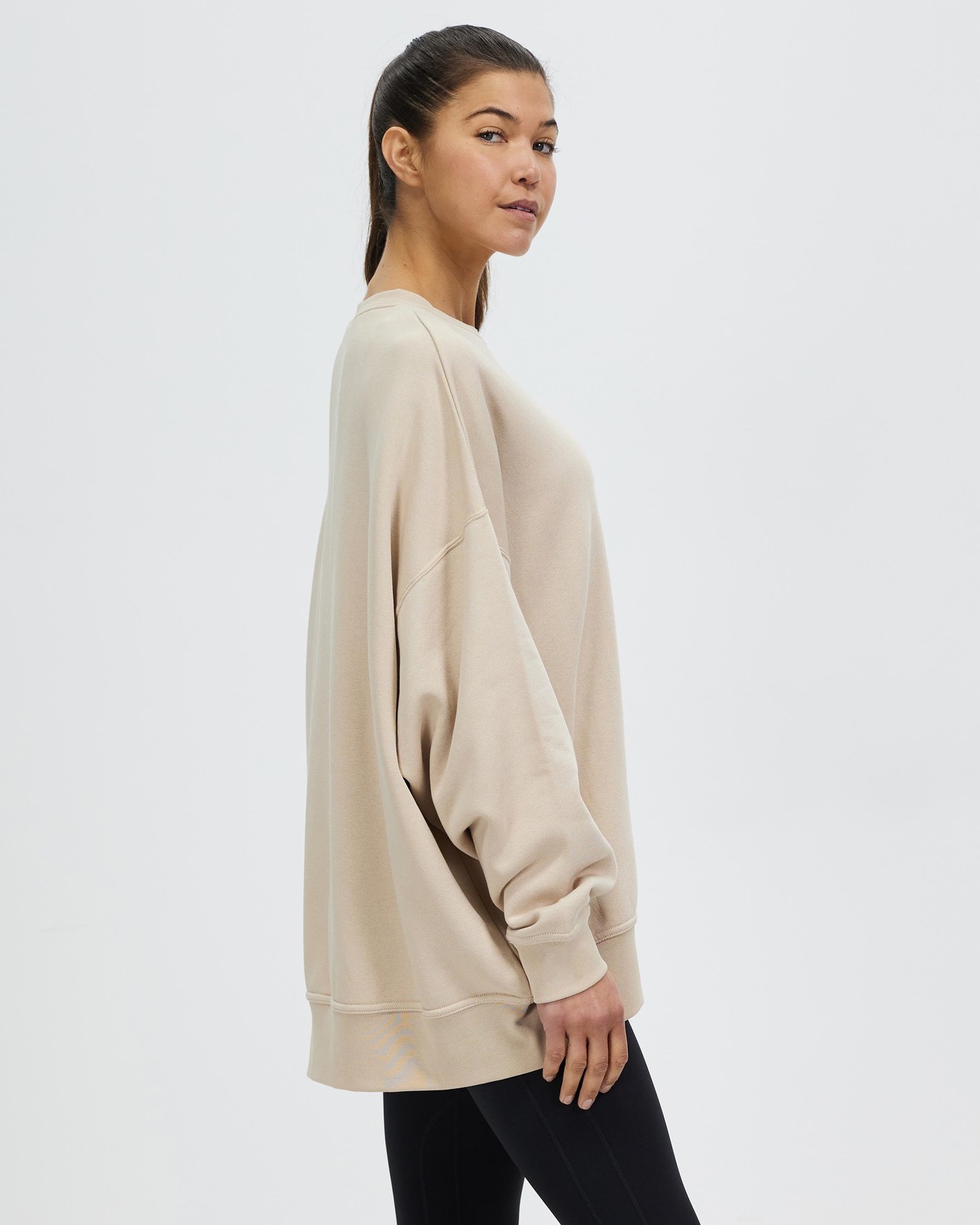 nike essentials oversized fleece crew