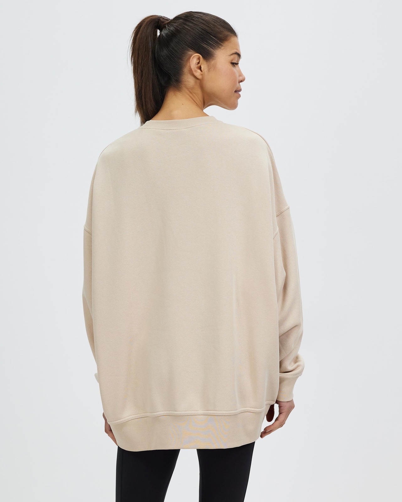 nike essentials oversized fleece crew