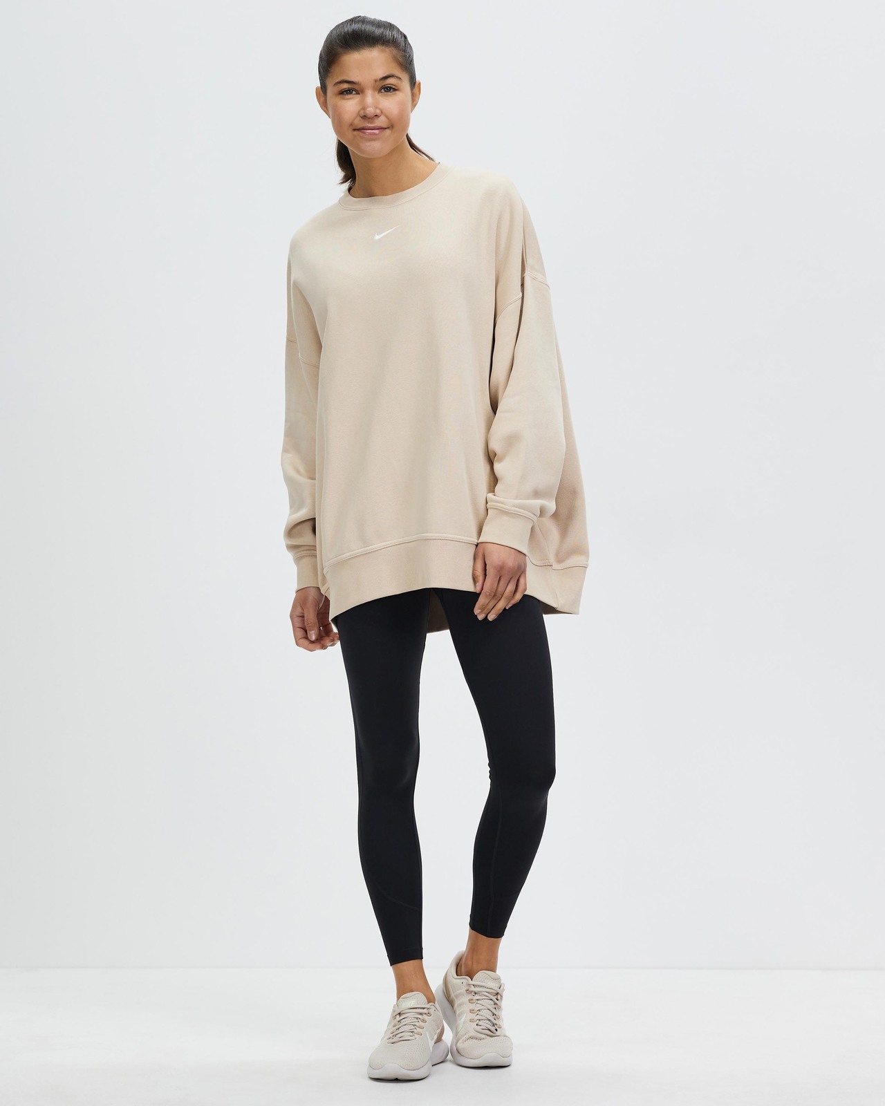 nike essentials oversized fleece crew