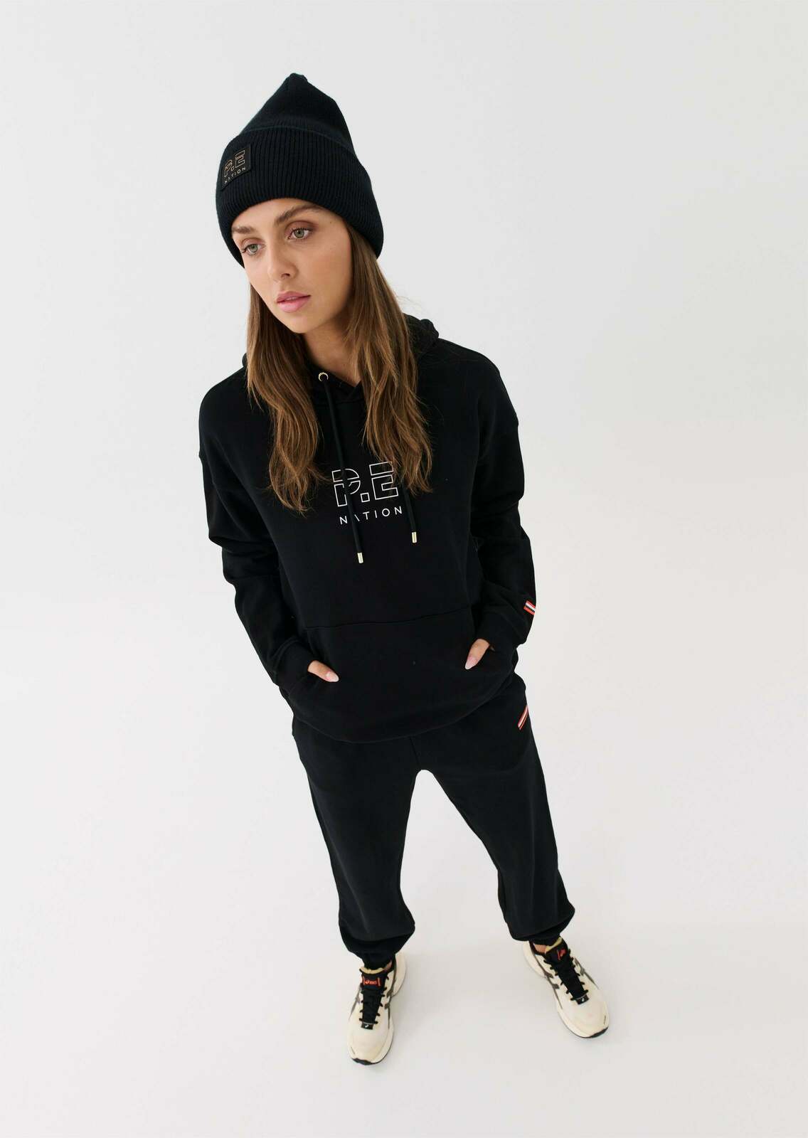 ENDURANCE HOODIE IN BLACK