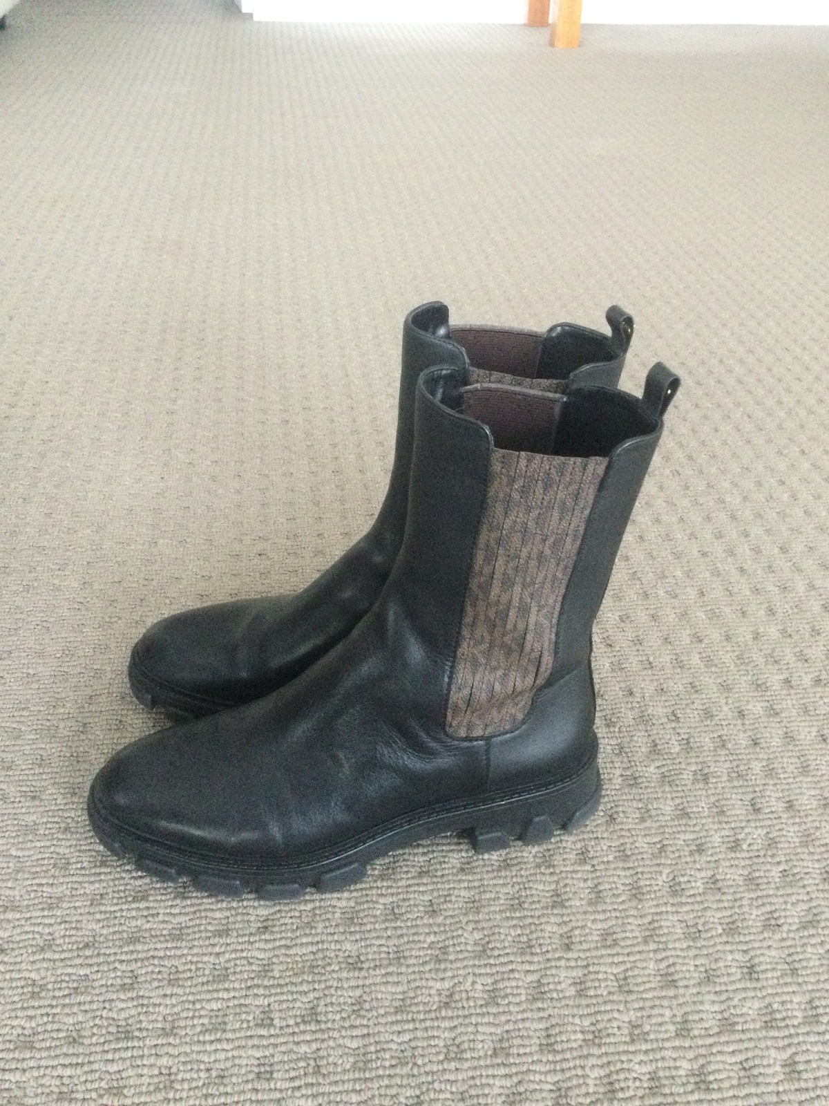 Michael Kors Ridley Chelsea - AirRobe