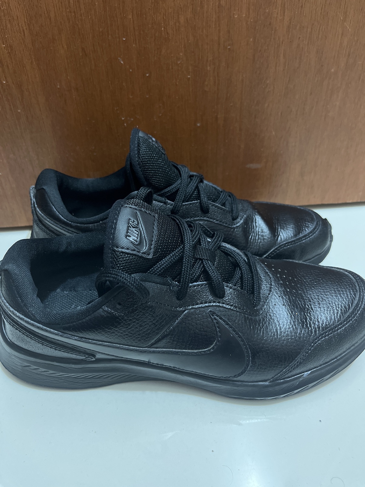 Nike Varsity Leather Grade School AirRobe