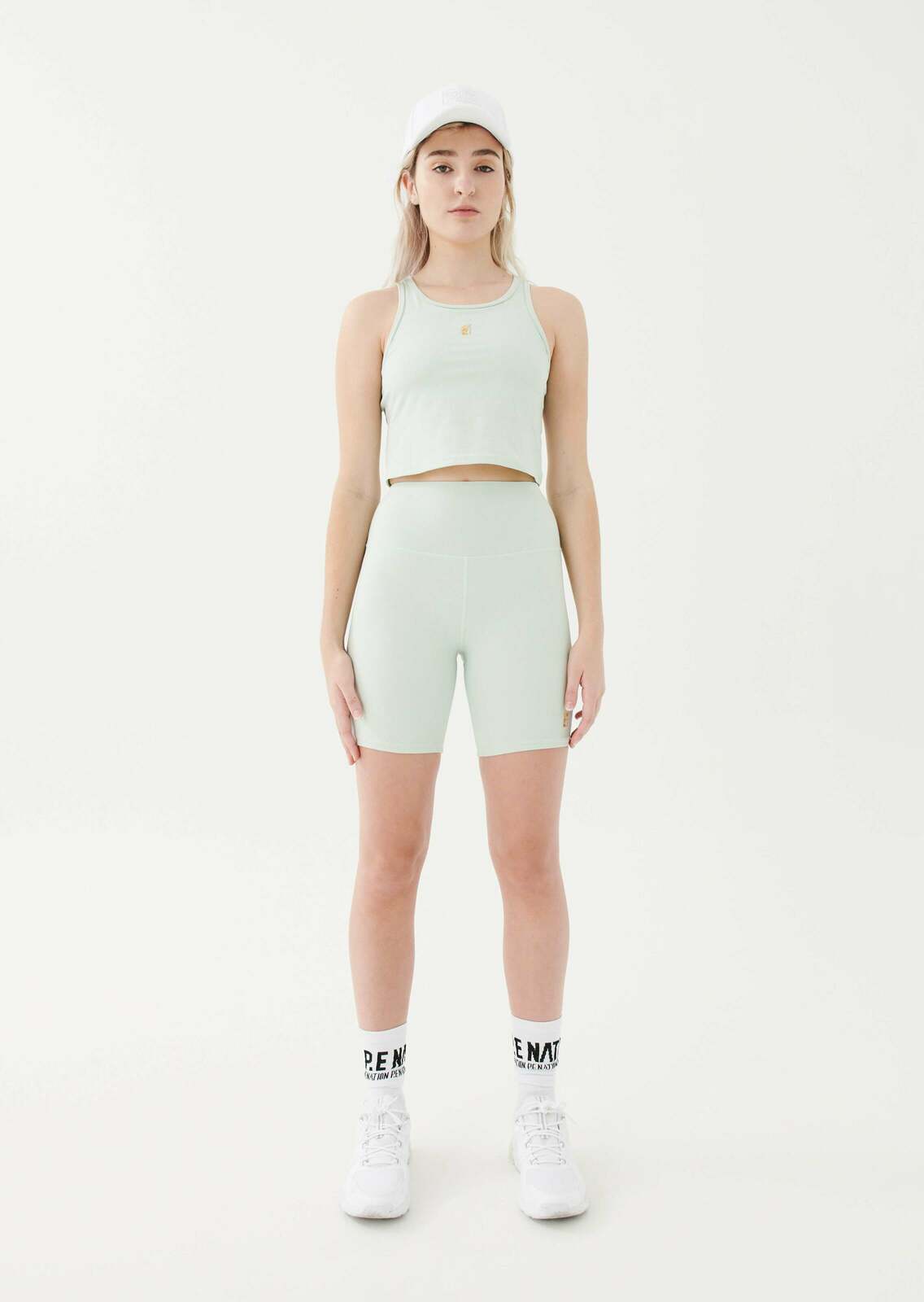 UNIVERSAL SHORT IN CELADON
