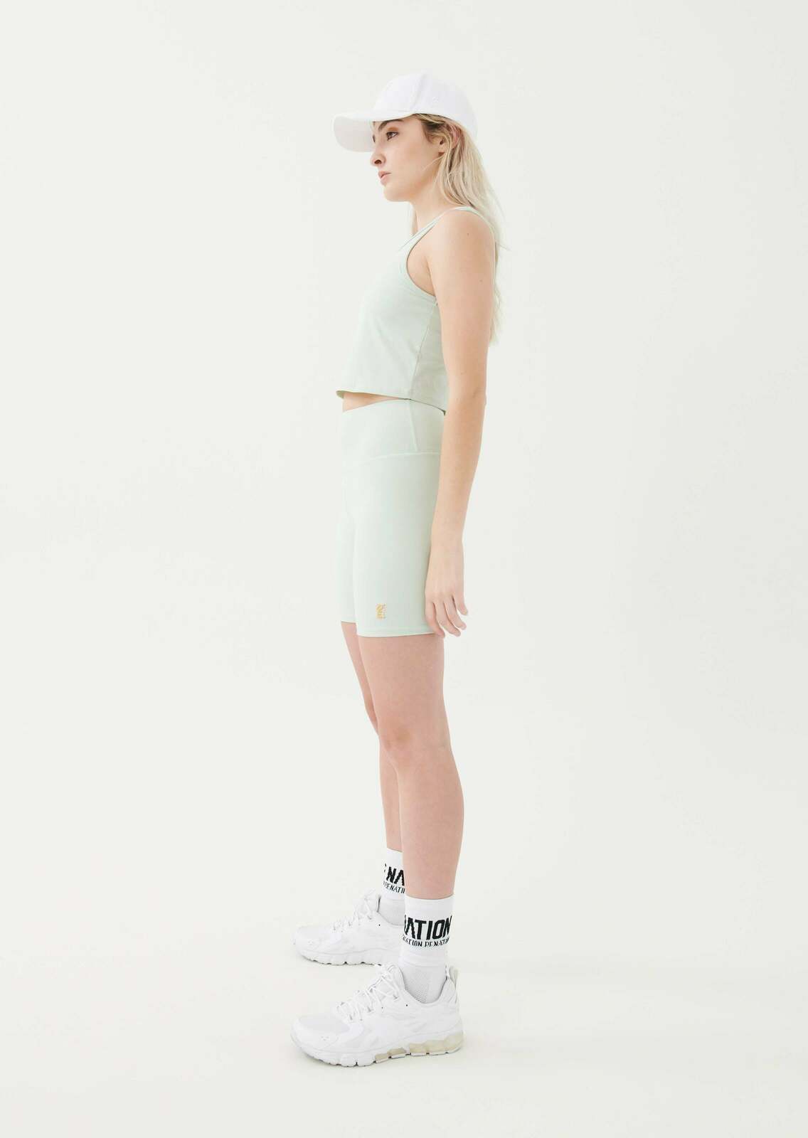 UNIVERSAL SHORT IN CELADON