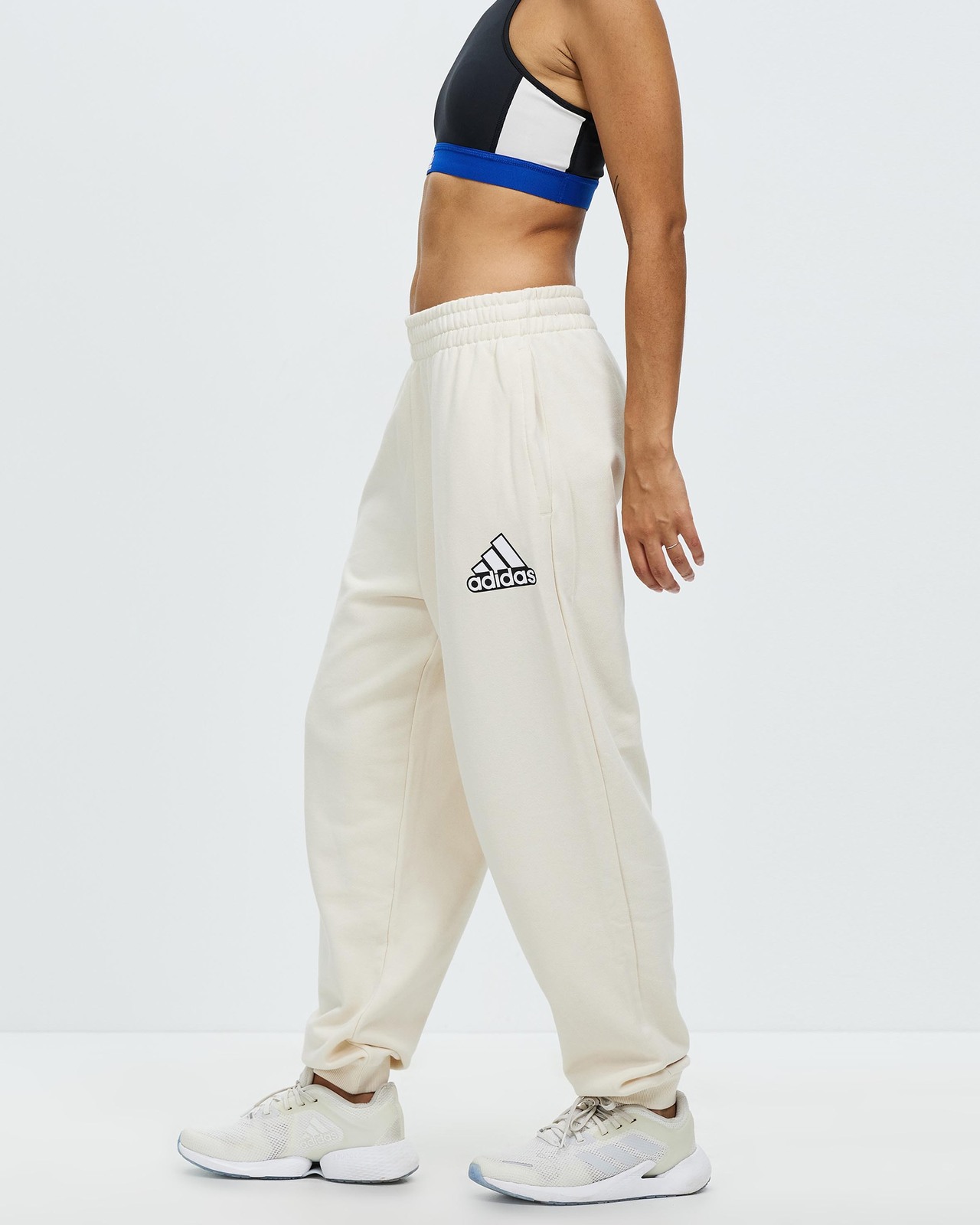 Essentials Logo Pants - AirRobe