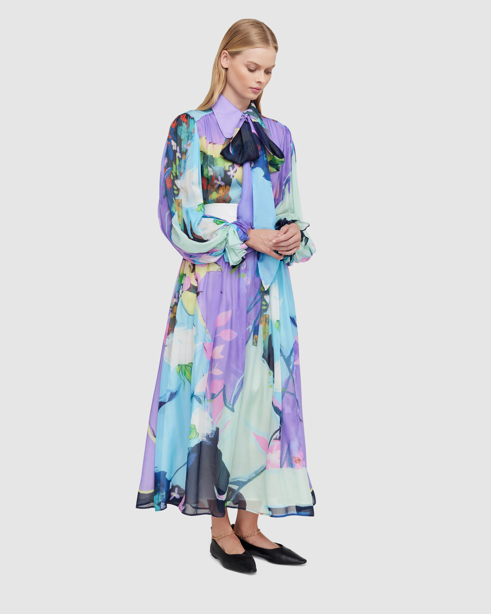 LEO LIN Aliyah Lace Butterfly Sleeve Midi Dress - AirRobe LEO LIN Aliyah Lace Butterfly Sleeve Midi Dress - AirRobe