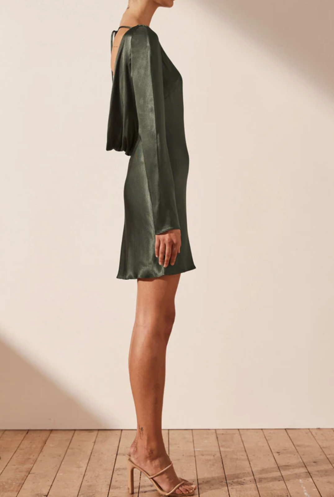 Shona Joy Giorgia Long sleeve Backless Mini dress Size 10 - FOREST - AirRobe Shona Joy Giorgia Long sleeve Backless Mini dress Size 10 - FOREST - AirRobe