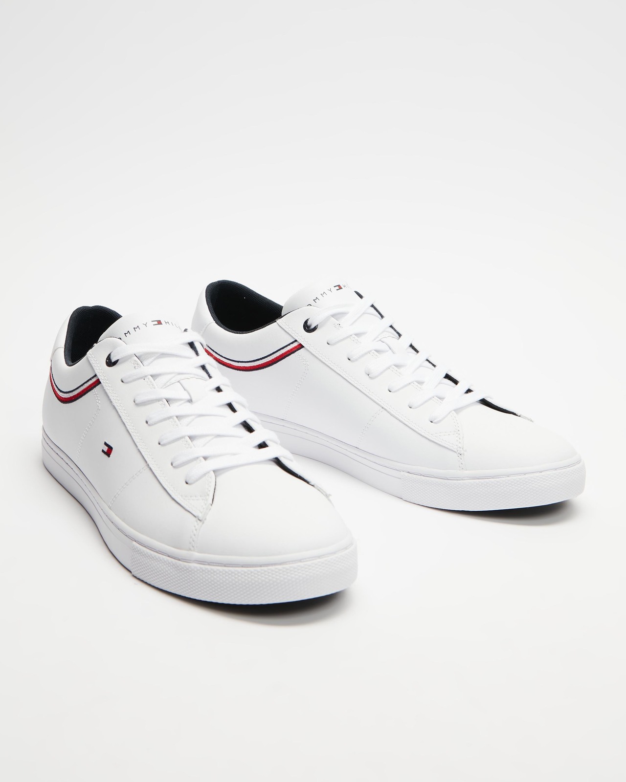 Essential Signature Detail Leather Sneakers - Men's