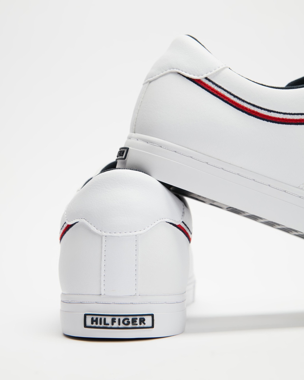 Essential Signature Detail Leather Sneakers - Men's