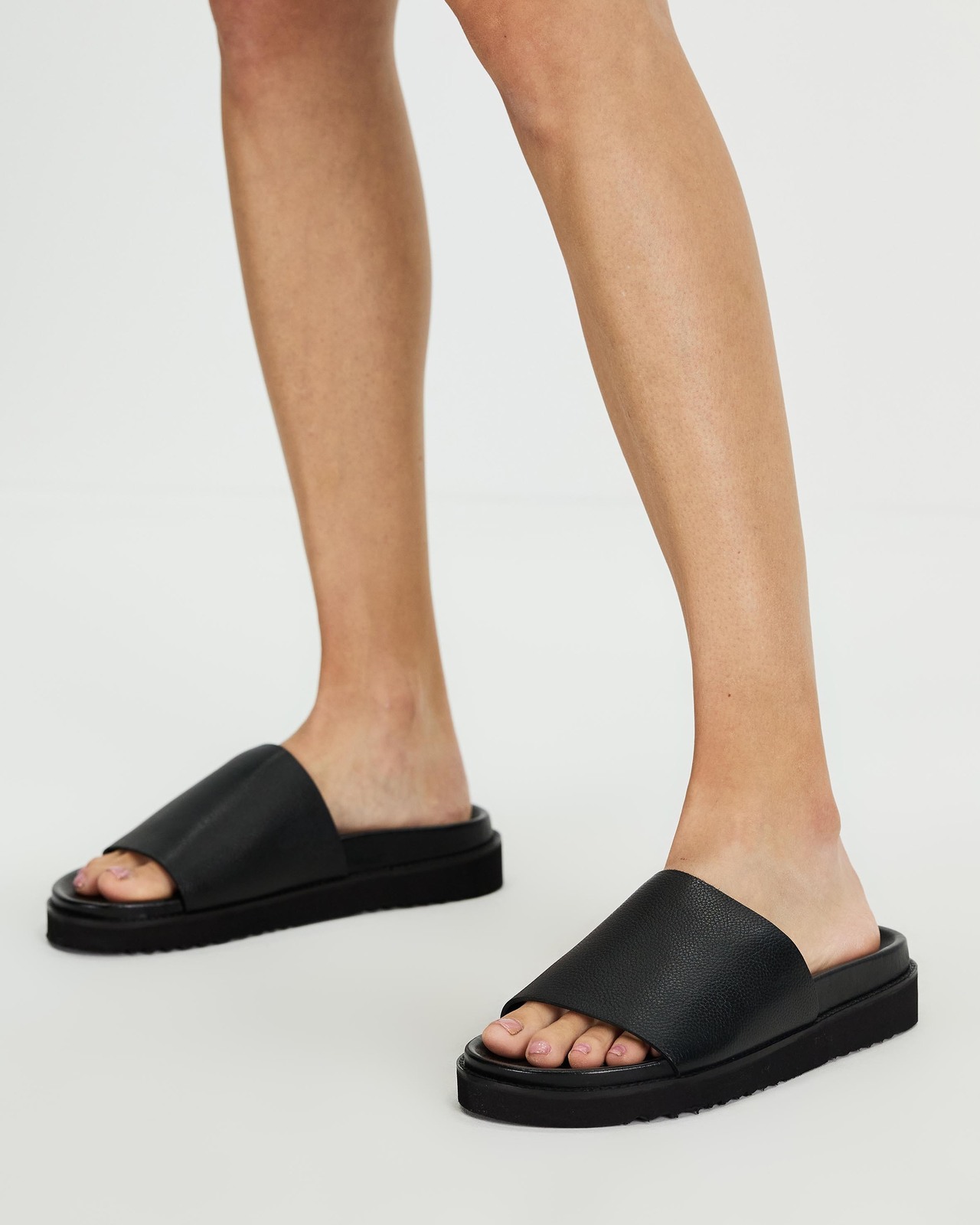 Max Leather Slides