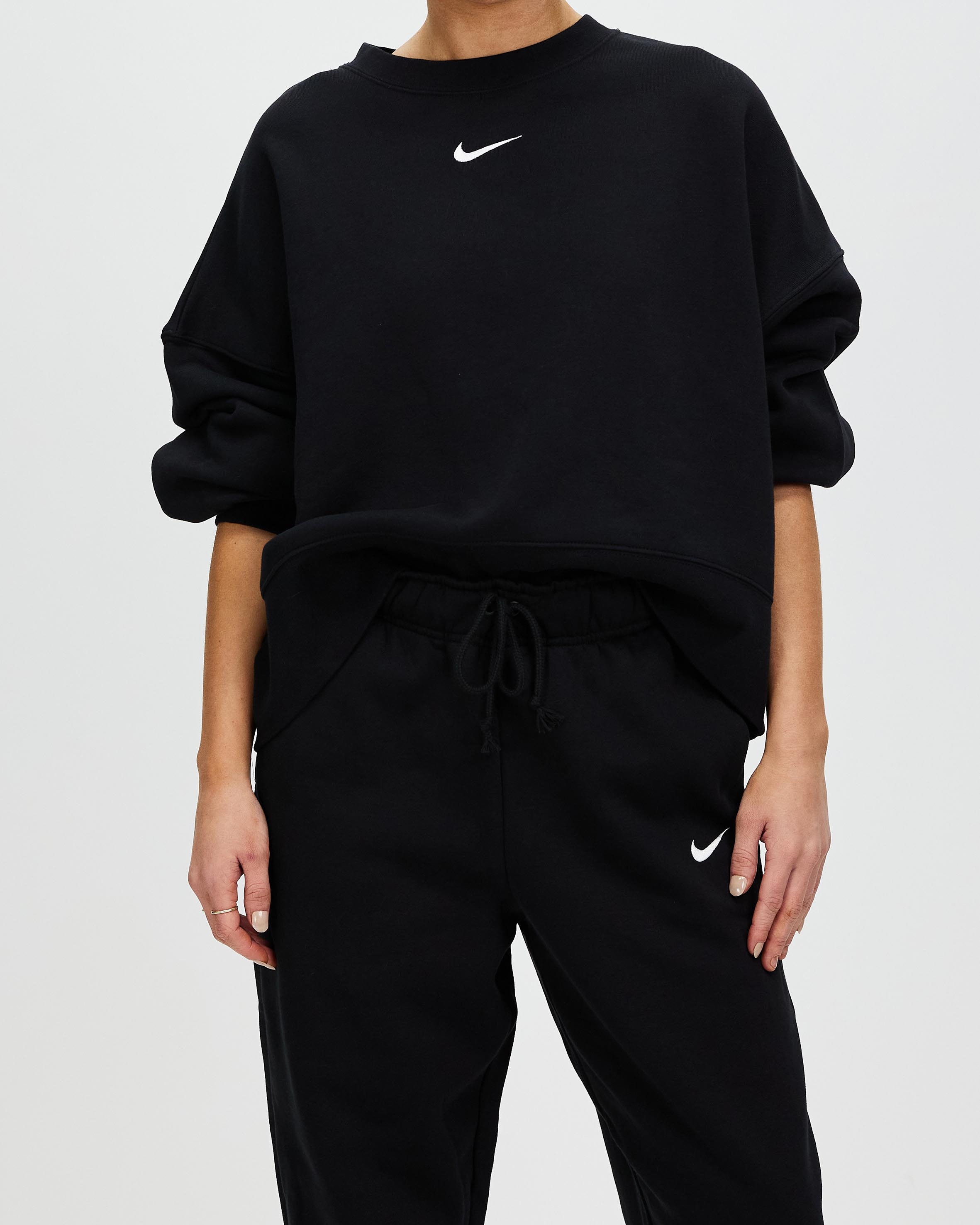 nike essentials fleece crew sweater