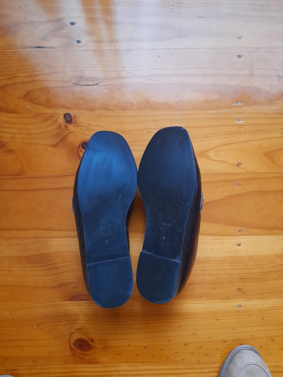 Hanah Croc Leather Loafers