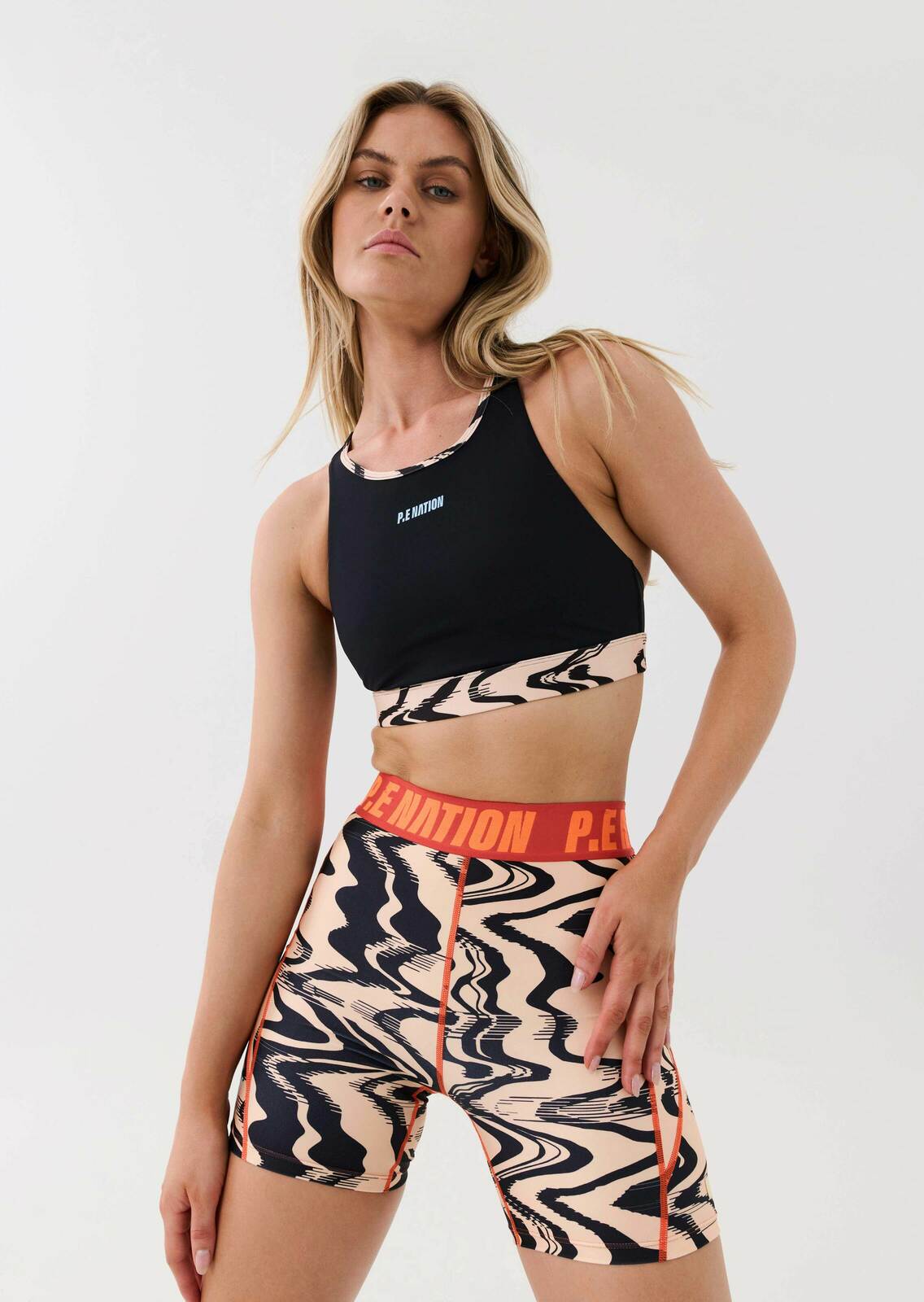 NEW WAVE SPORTS BRA IN BLACK