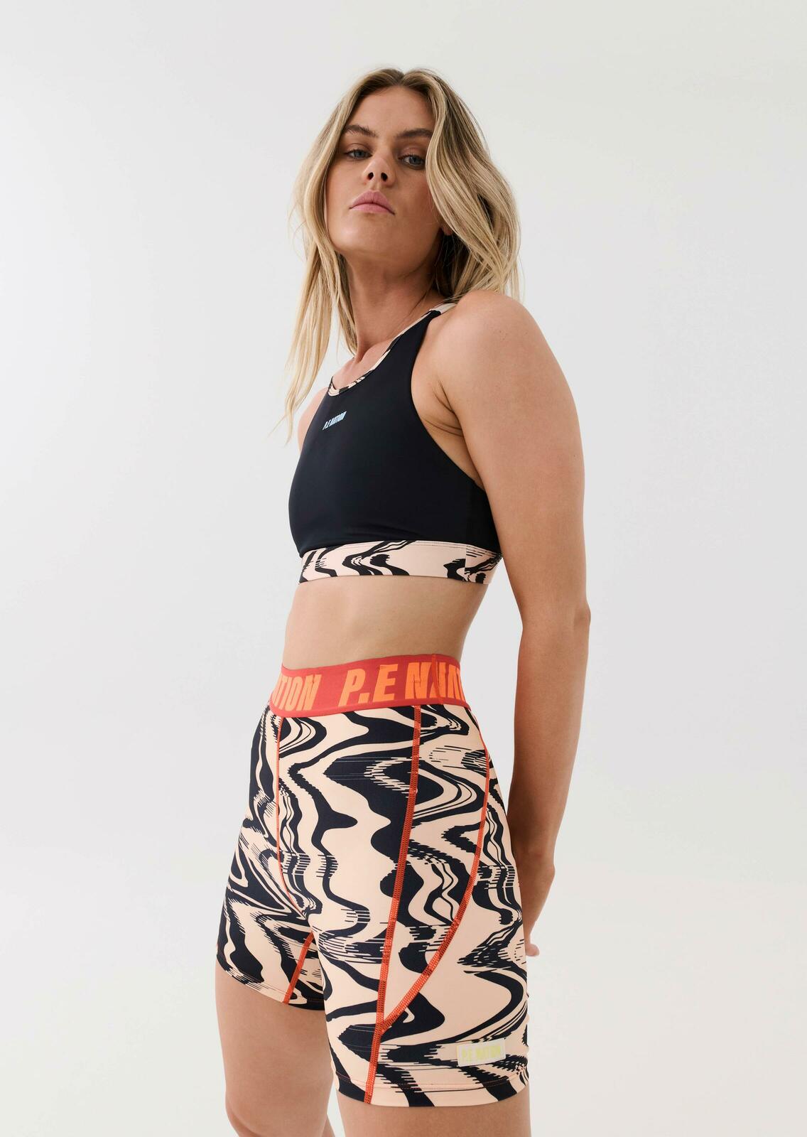 NEW WAVE SPORTS BRA IN BLACK
