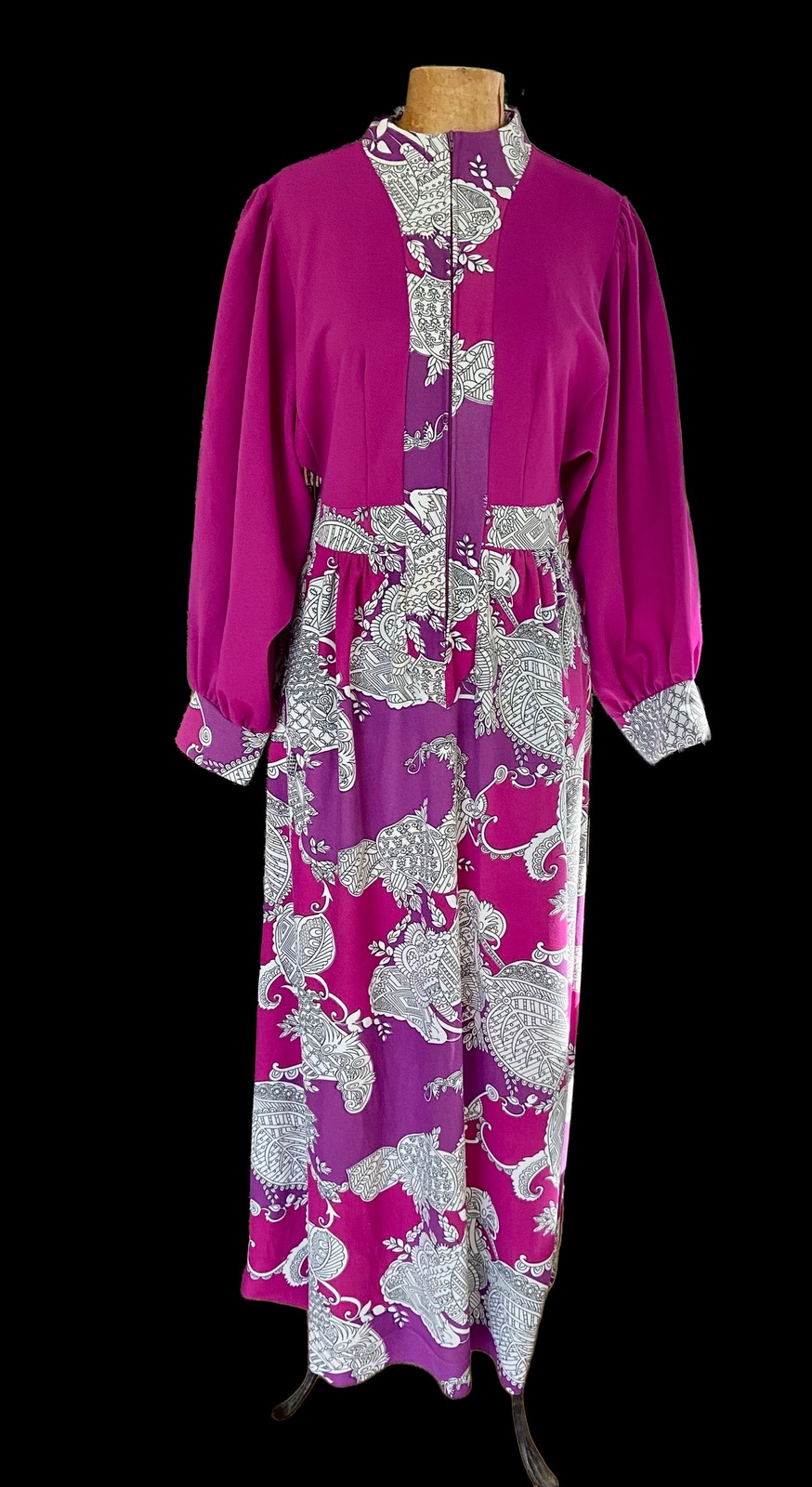 DESIGNER TO HRH QUEEN ELIZABETH AND PRINCESS ANNE