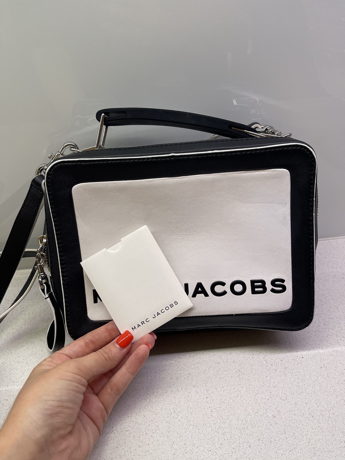 ショルダーバッグ MARC JACOBS TheBOX23 Marc Jacobs The Box 23 Tote Bag - Black | Editorialist