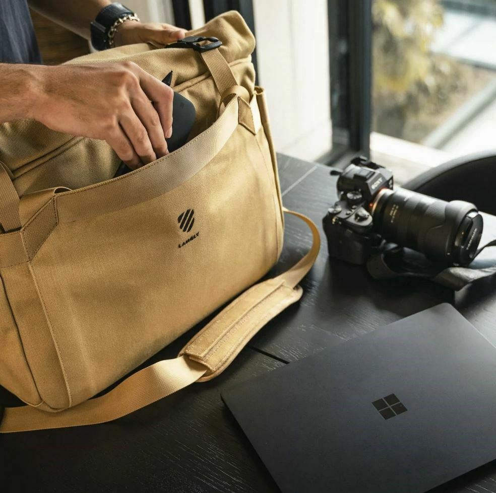 Weekender Flight Bag With Camera Cube