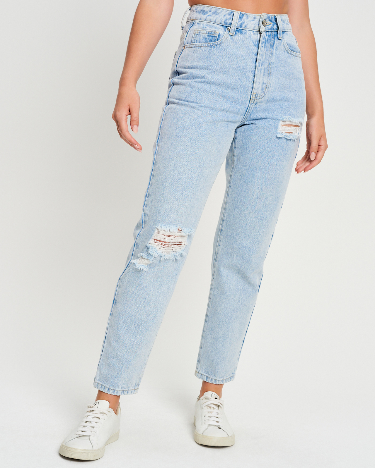 Spotlight Distressed Jeans