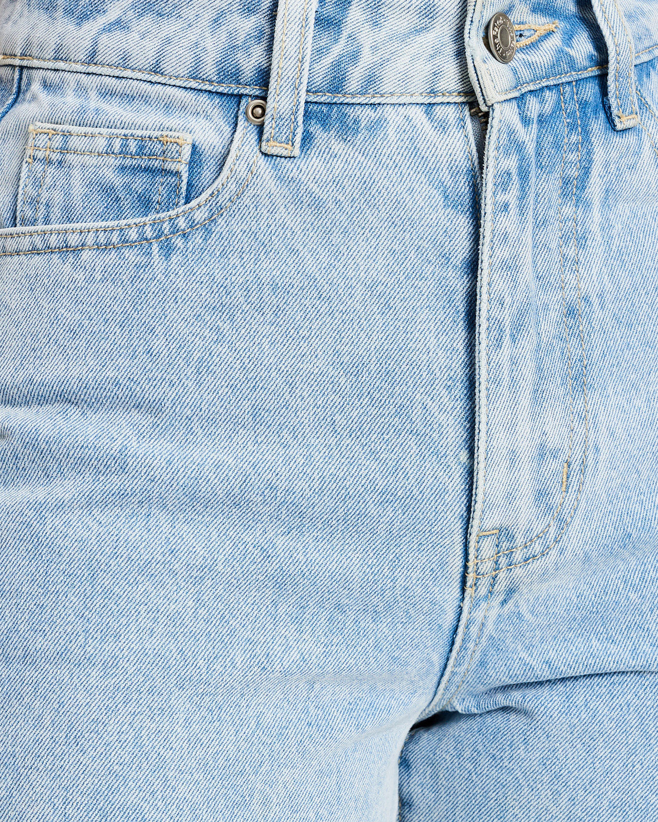 Spotlight Distressed Jeans