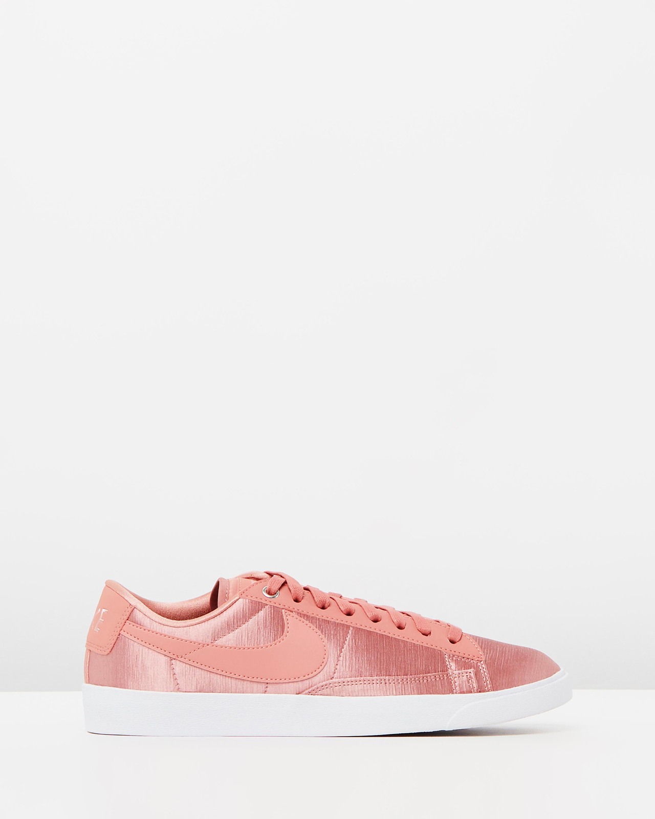 Blazer Low Basketball - Women's