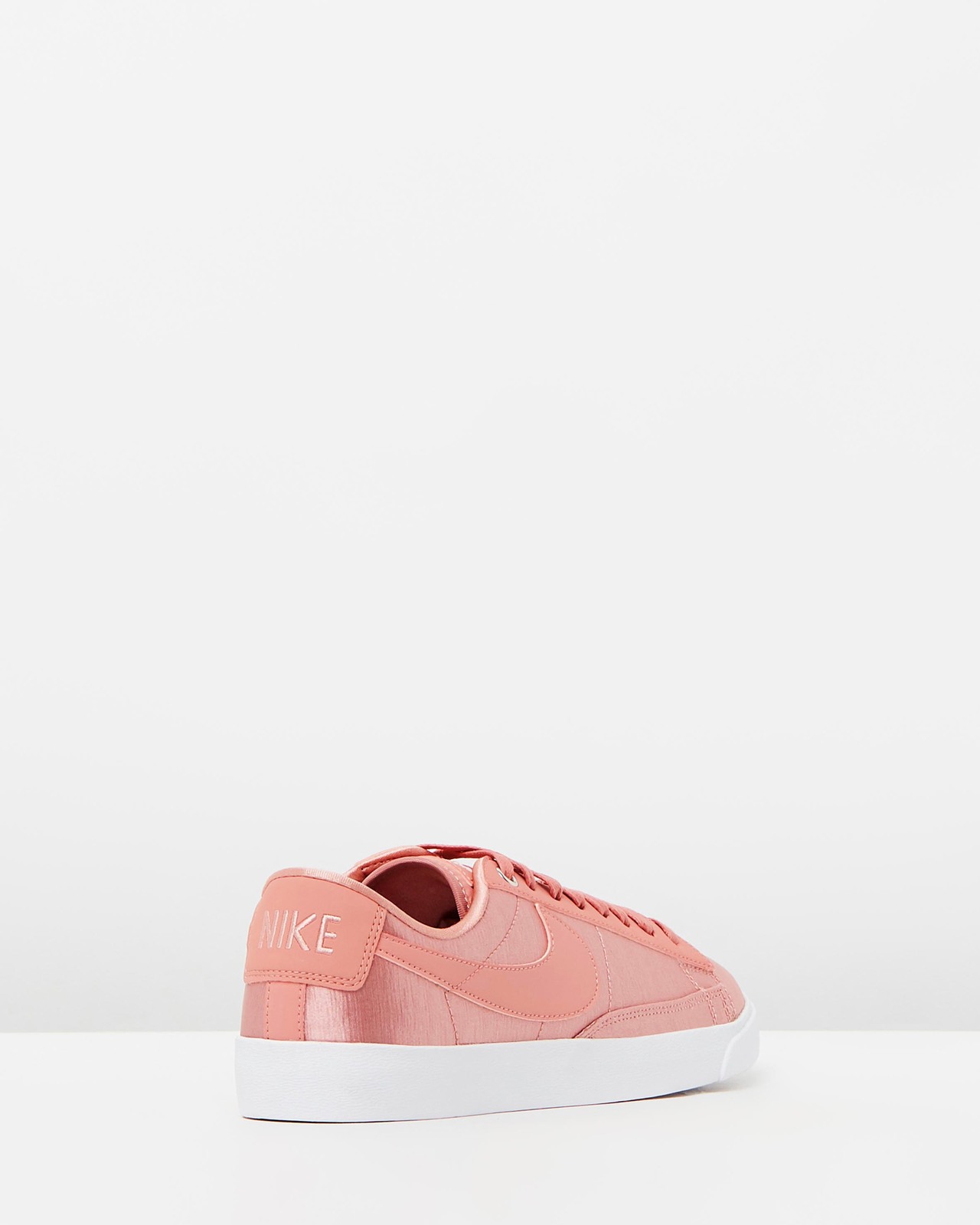 Blazer Low Basketball - Women's