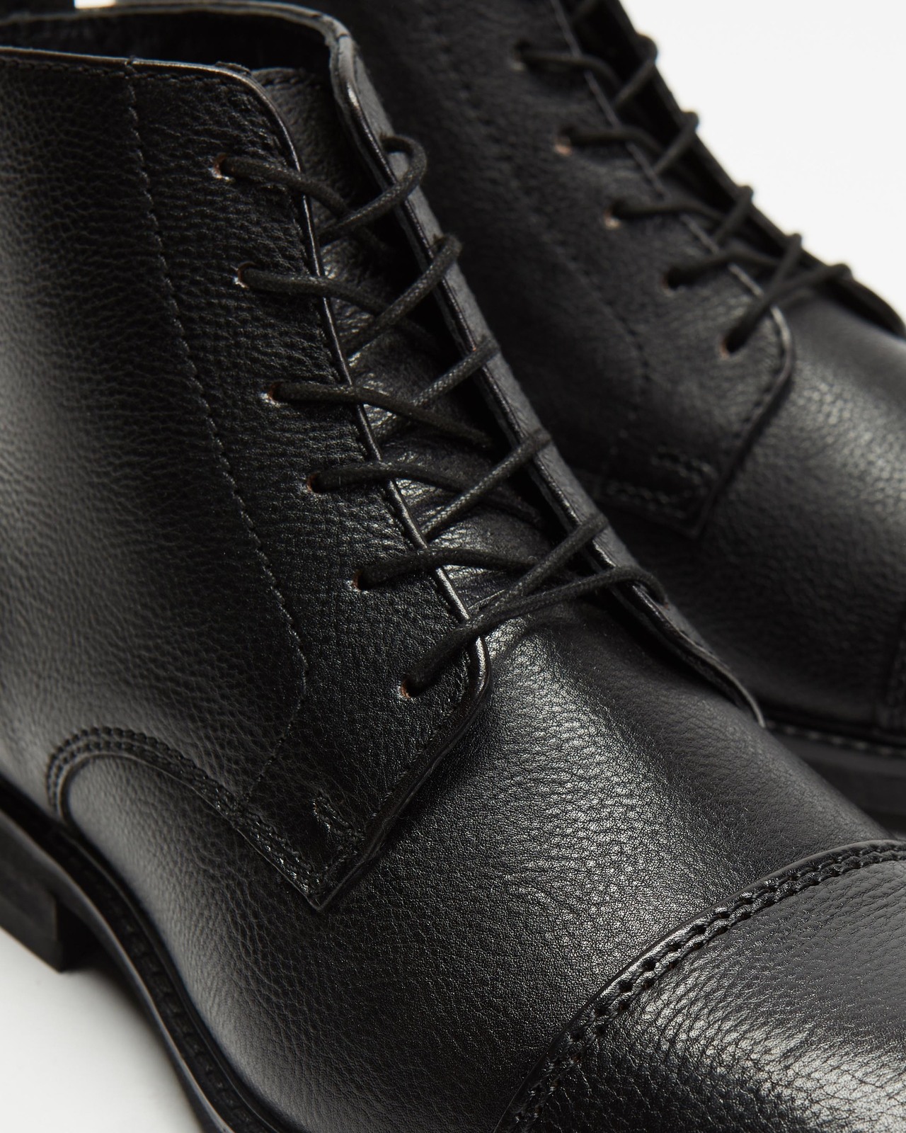 Hoy Leather Boots