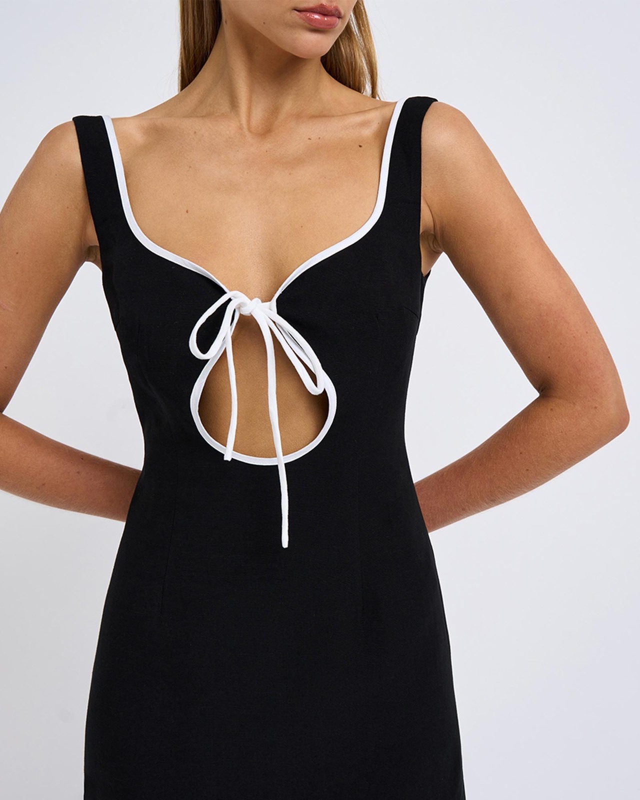 Amelia Curve Mini Dress