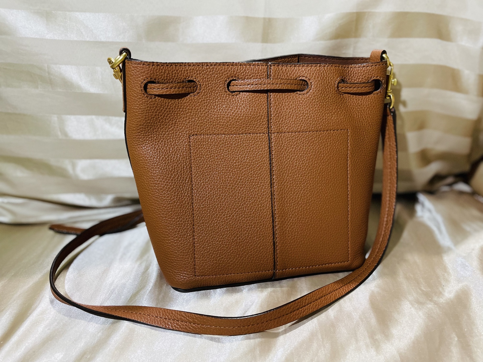 Oroton Lilly Small Bucket Bag AirRobe