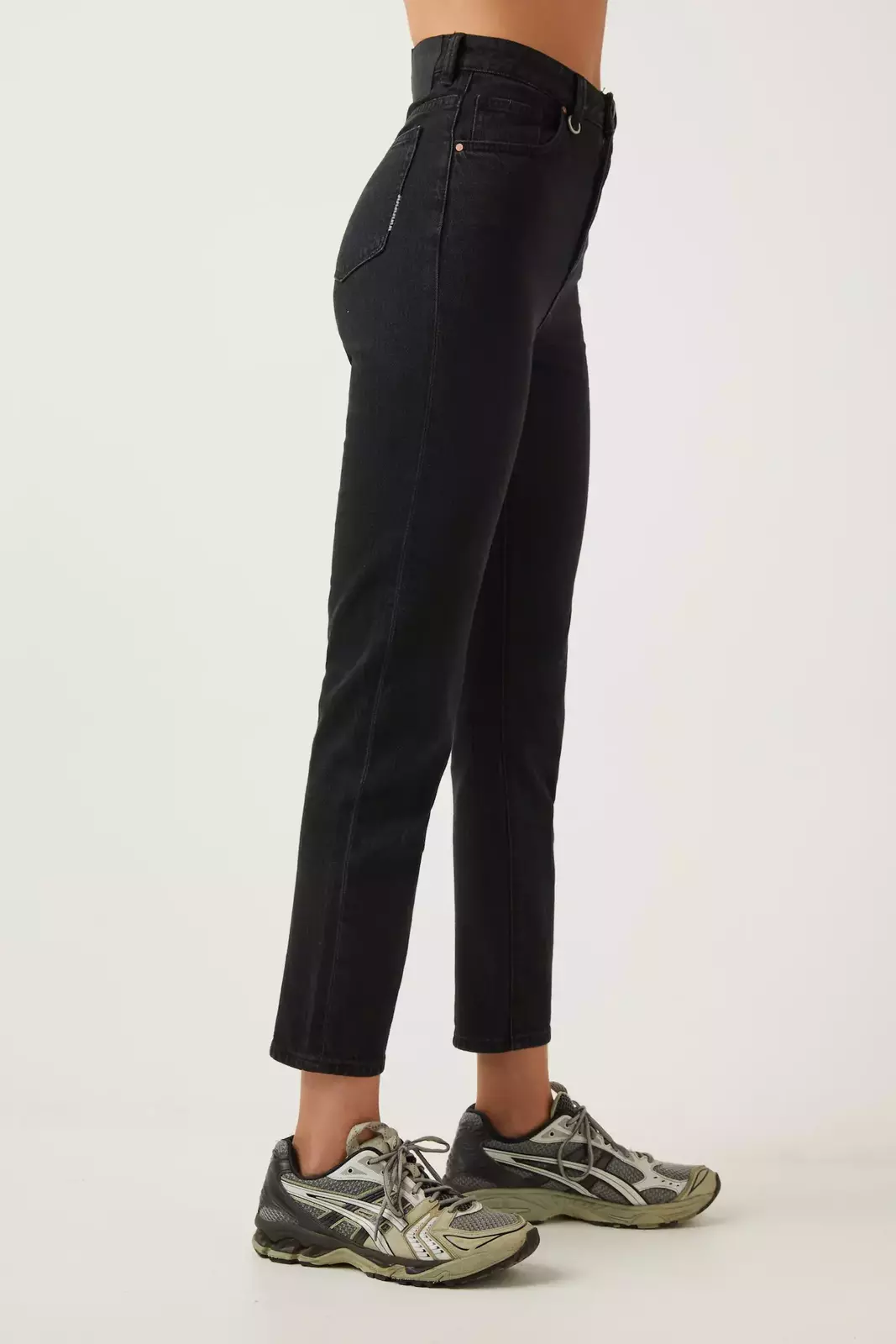 Lola Mom Jeans - Black Earth 27