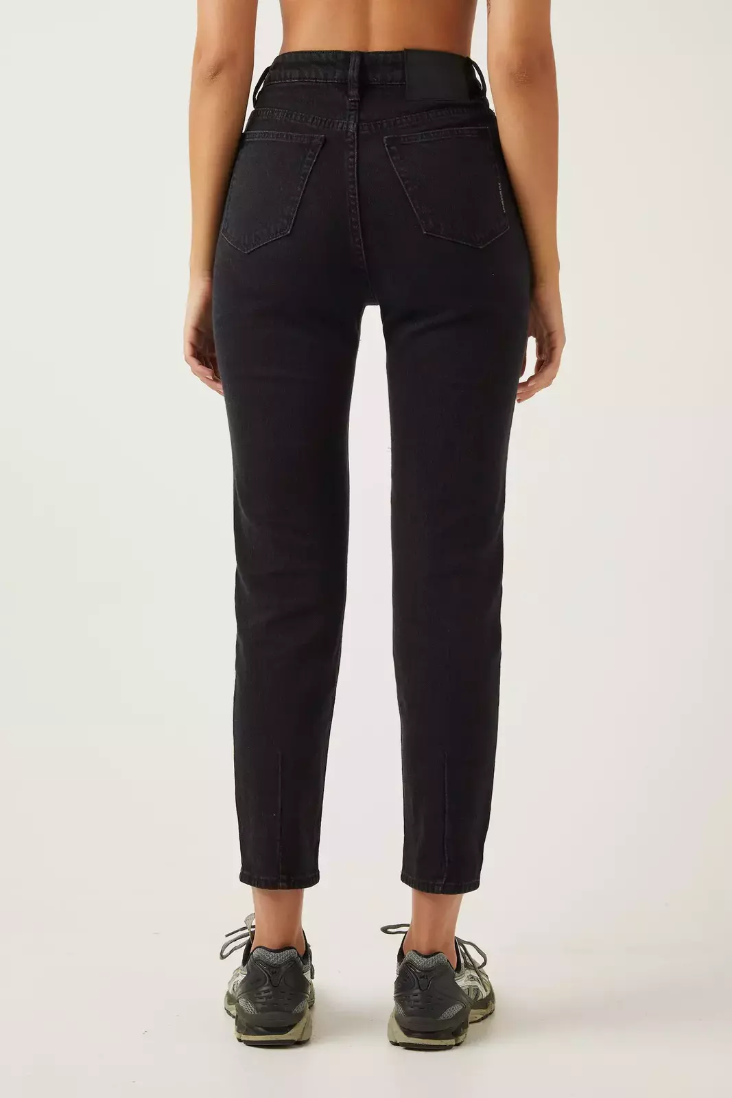 Lola Mom Jeans - Black Earth 27