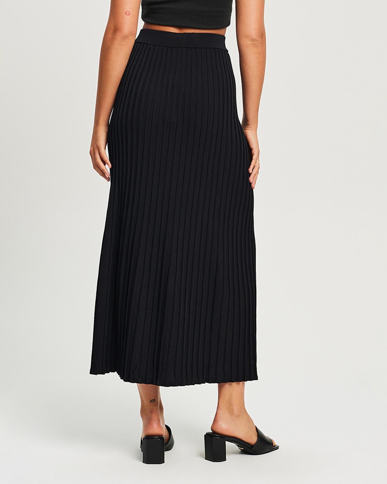 Pleated Knit Skirt