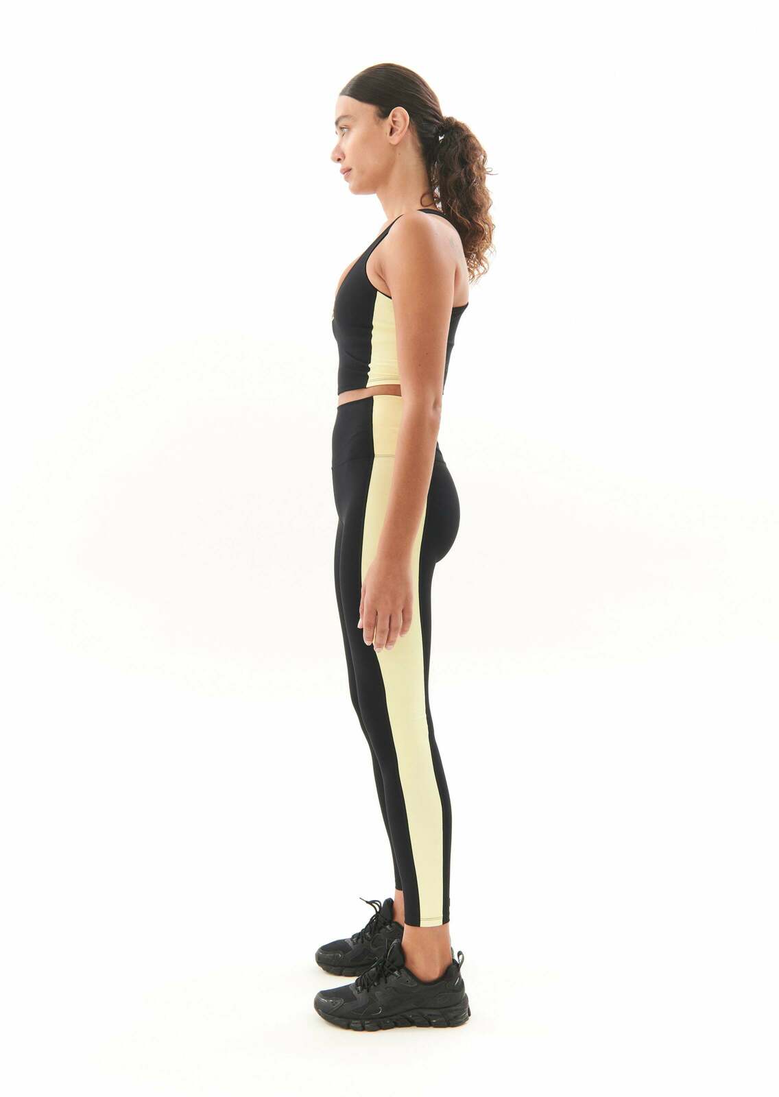 DEDICATION SPORTS BRA IN BLACK