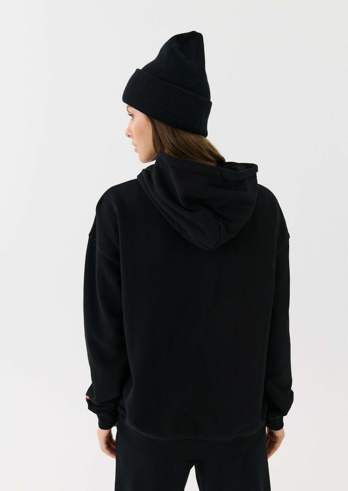 ENDURANCE HOODIE IN BLACK
