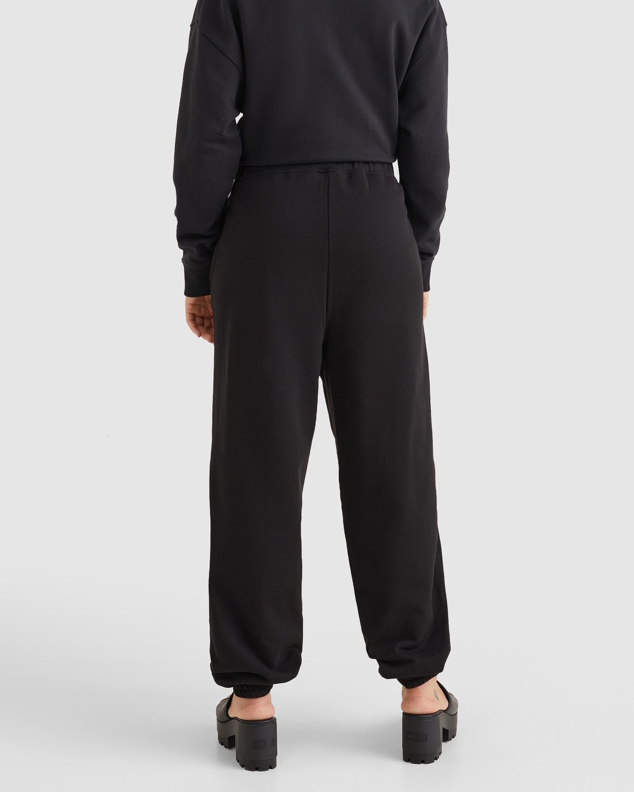 THE ICONIC Exclusive - Relaxed HRS Badge Sweatpants