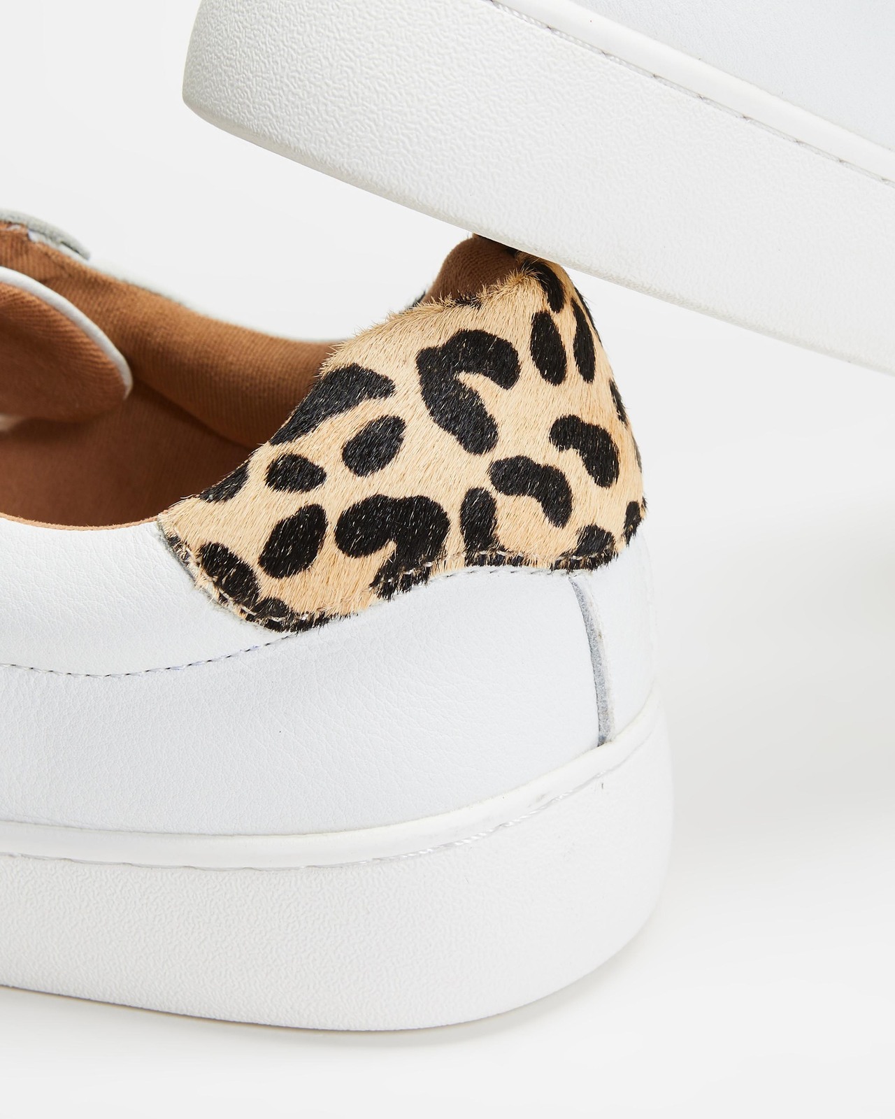 Leo Leather Sneakers