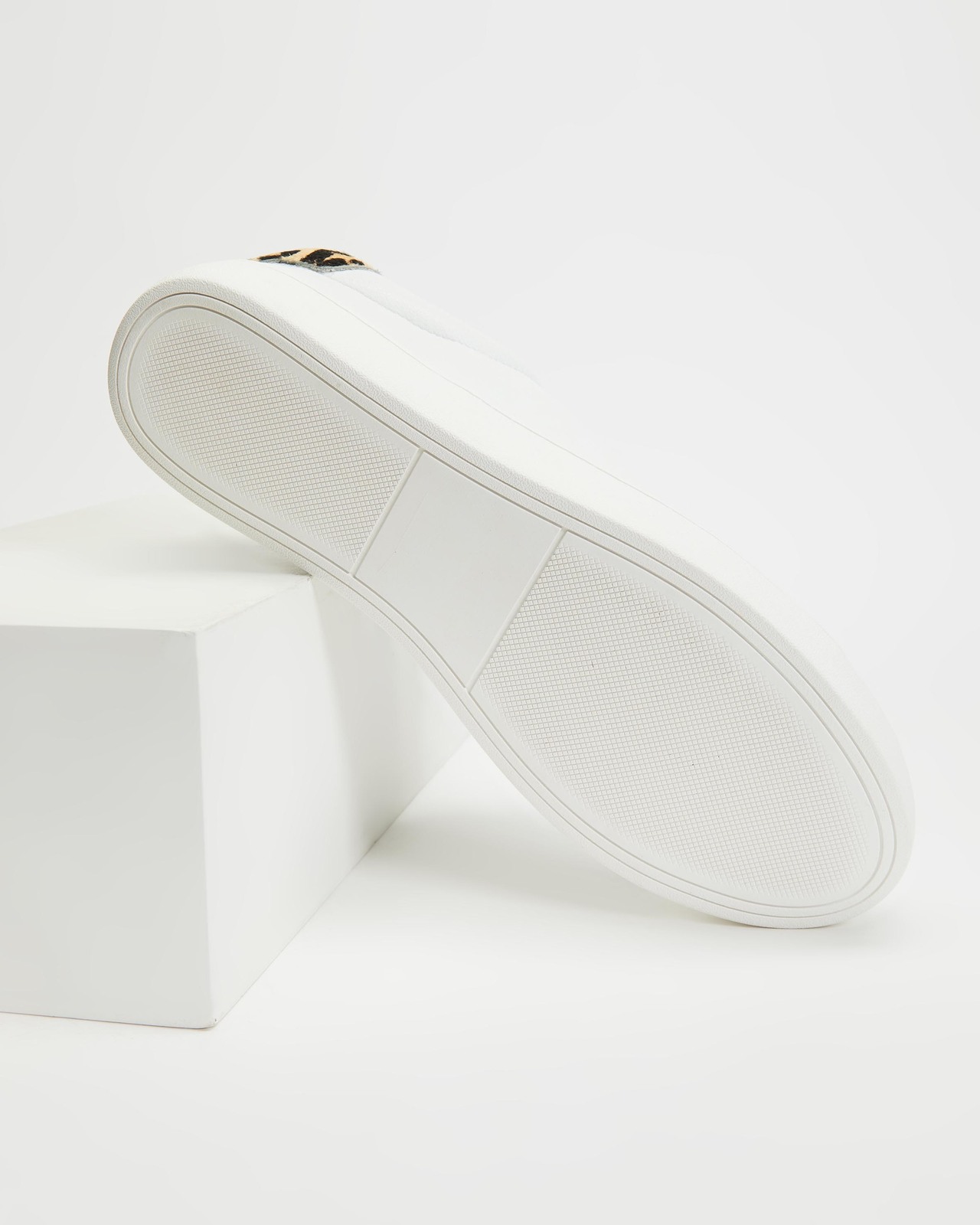 Leo Leather Sneakers