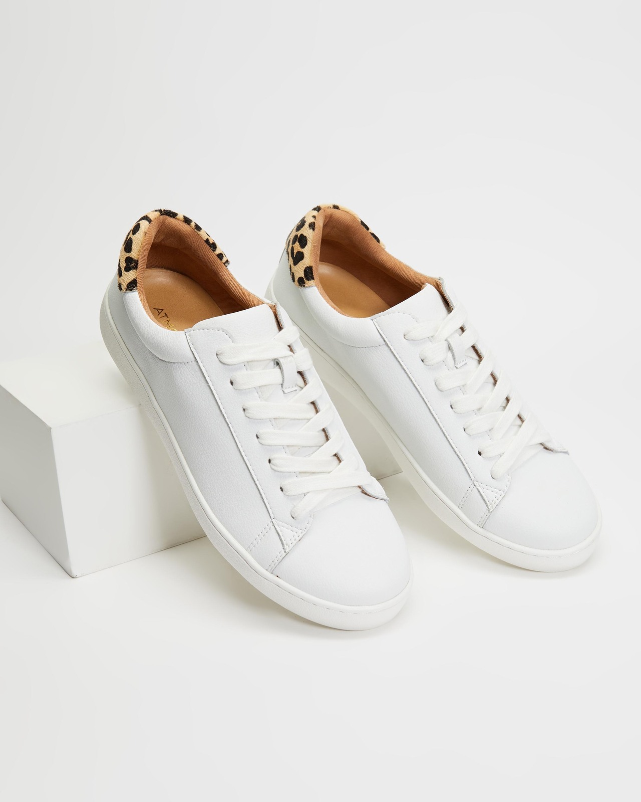 Leo Leather Sneakers