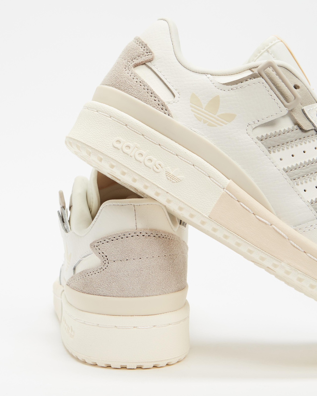 sneaker forum exhibit low