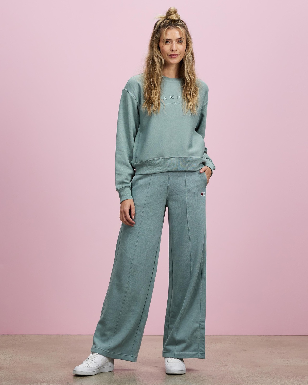 Reverse Weave 2K Logo Pocket Crew