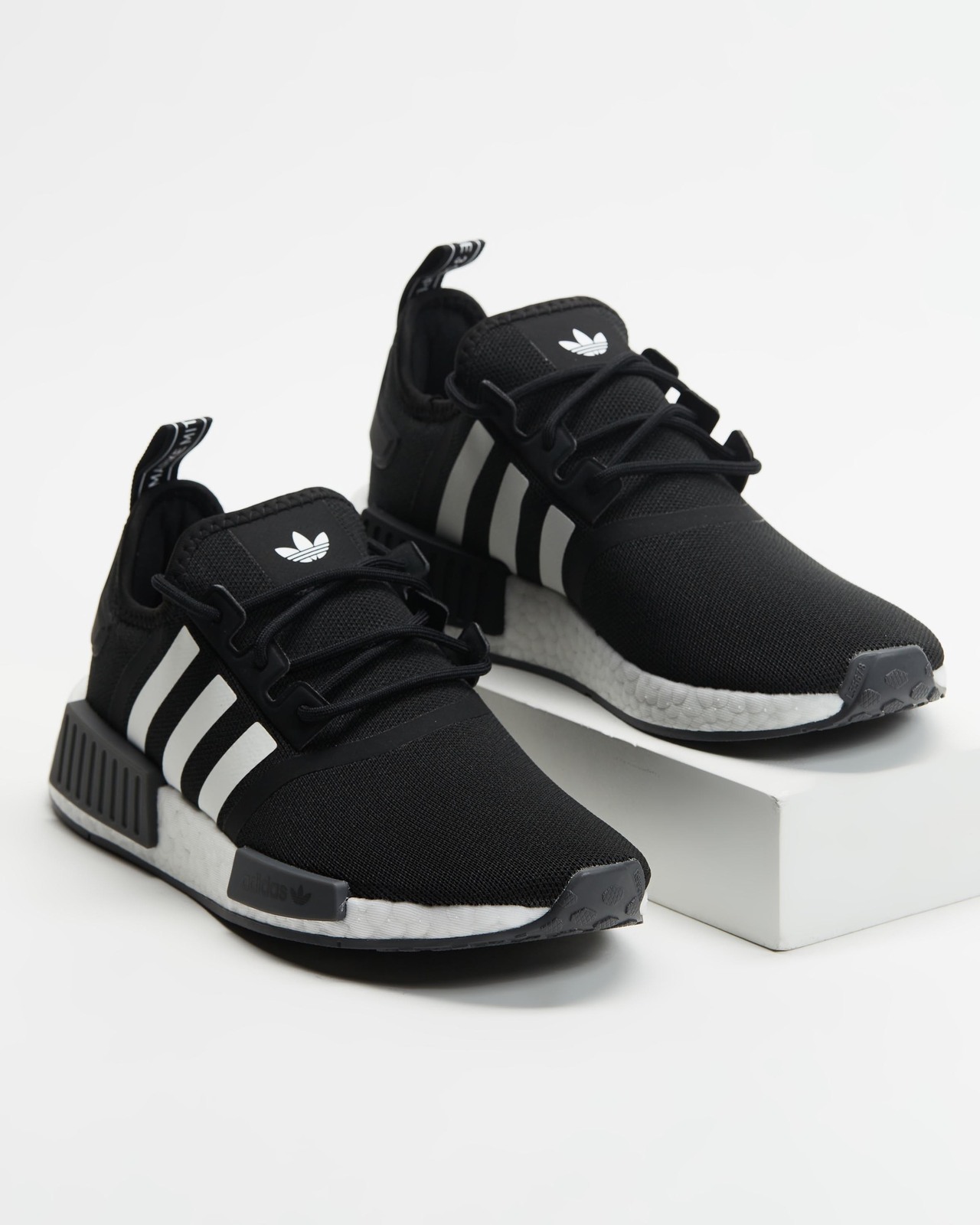 adidas gazelle silver green womens Men's Primeblue NMD R1