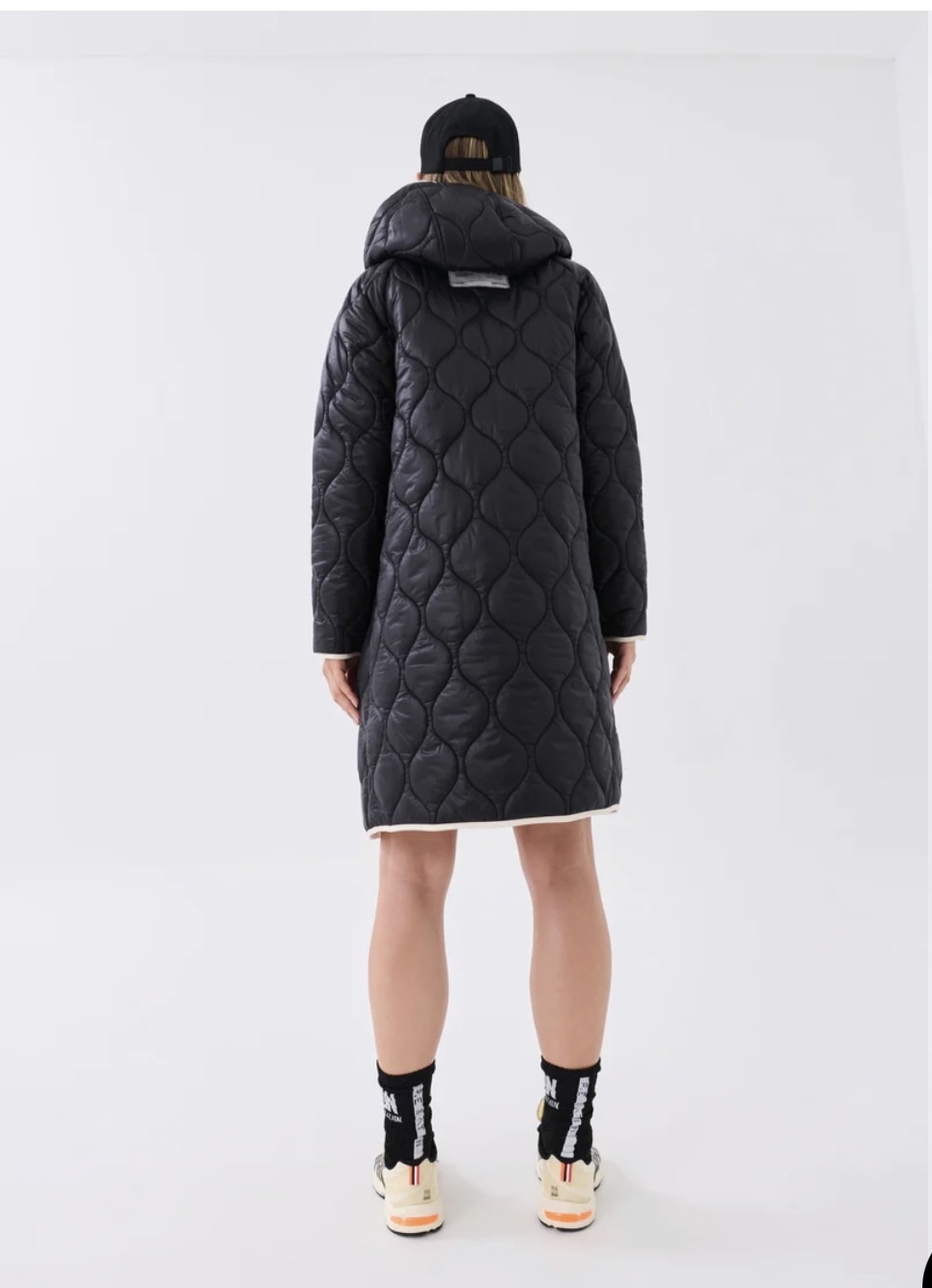 Hudson Puffer Jacket (Medium) AirRobe