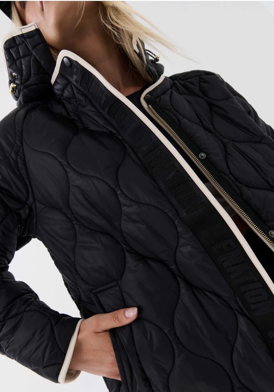Hudson Puffer Jacket (Medium) AirRobe