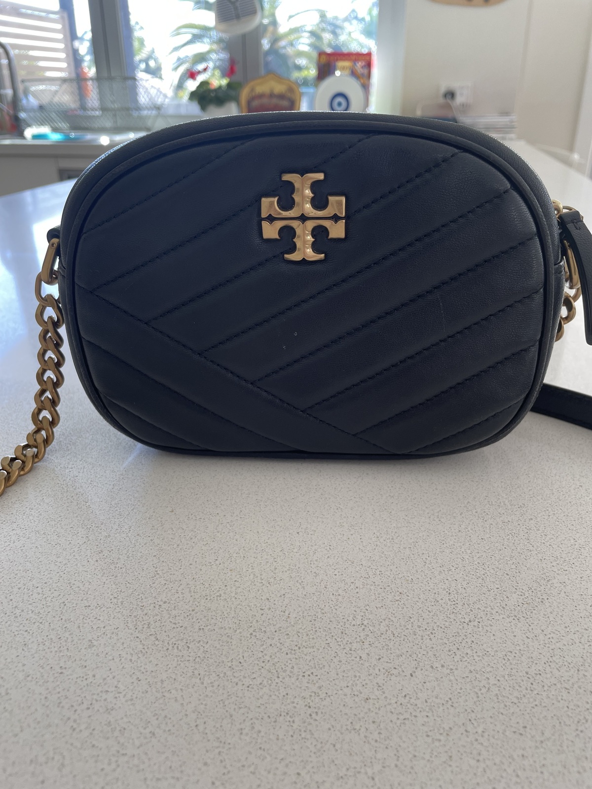 Kira Chevron crossbody bag Black AirRobe