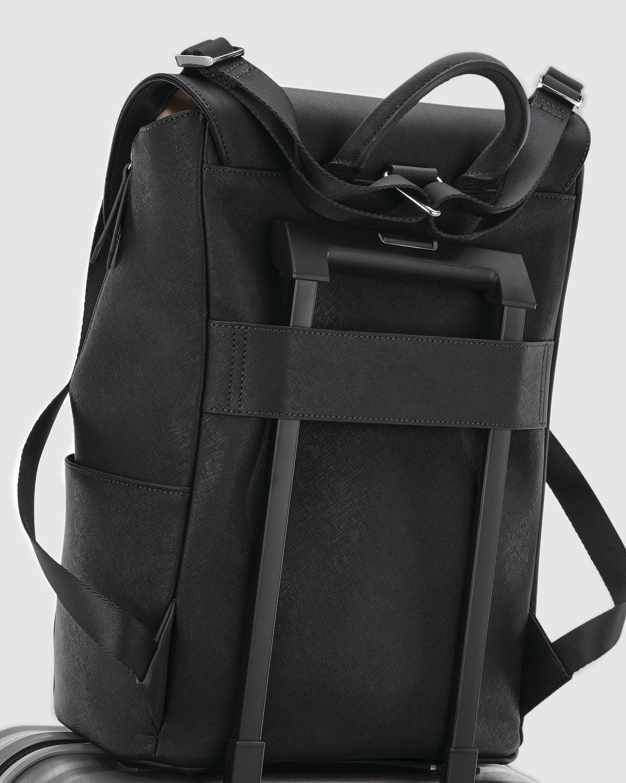 Samsonite Women Executive Leather Flap Backpack, AirRobe